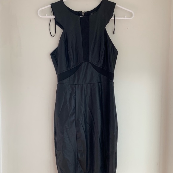 Dresses - Picture 4 of 8